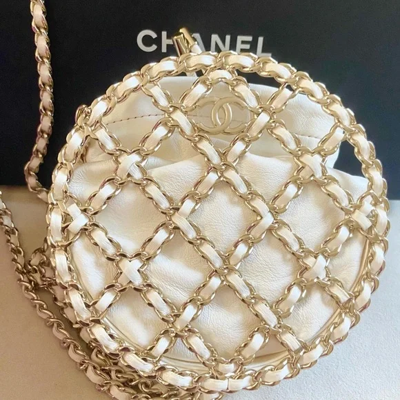 🔥Rare🔥 Chanel Drawstring Caged Chain Around Crossbody 💢Will fit a phone💢 - Picture 1 of 12